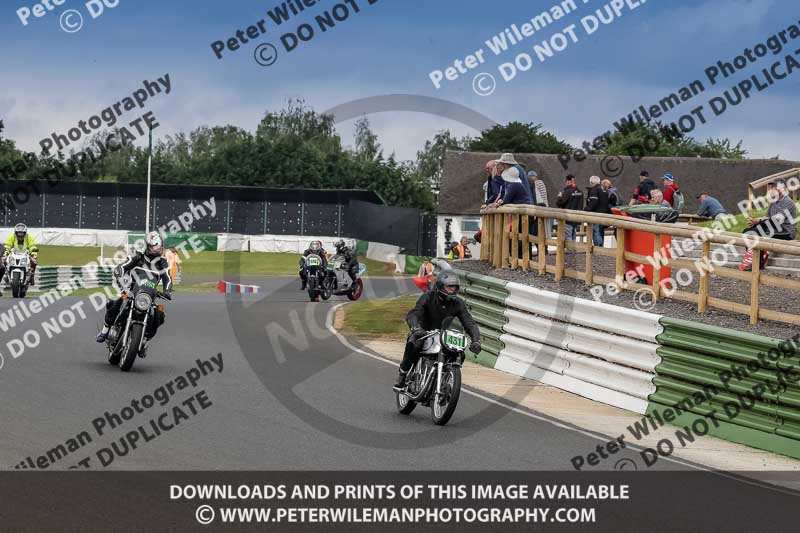 Vintage motorcycle club;eventdigitalimages;mallory park;mallory park trackday photographs;no limits trackdays;peter wileman photography;trackday digital images;trackday photos;vmcc festival 1000 bikes photographs